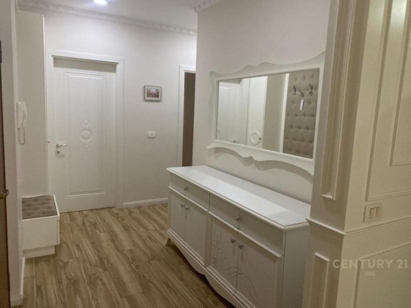 Tirane, jepet me qera apartament 2+1+Aneks+Ballkon Kati 3, 105 m² 950 € (Kristal Center)