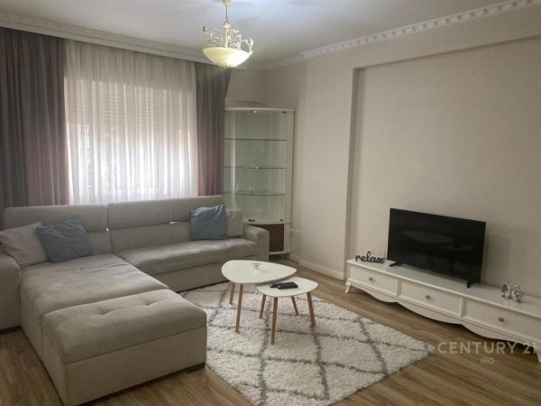 Tirane, jepet me qera apartament 2+1+Aneks+Ballkon Kati 3, 105 m² 950 € (Kristal Center)
