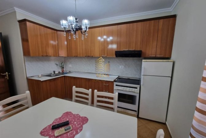 Tirane, jepet me qera apartament 2+1 Kati 2, 100 m² 550 € (Rruga Isuf Elezi)