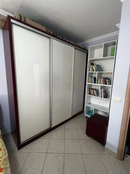 Tirane, jepet me qera apartament 1+1 Kati 4, 58 m² 400 € (Shkoze)