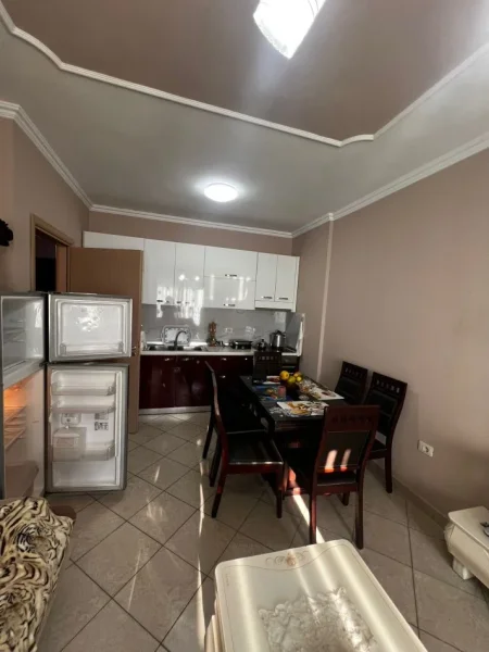 Tirane, jepet me qera apartament 1+1 Kati 4, 58 m² 400 € (Shkoze)