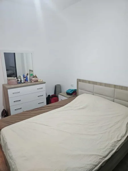 Tirane, jepet me qera apartament 1+1+Ballkon Kati 8, 70 m² 550 € (rruga Sadik Petrela)