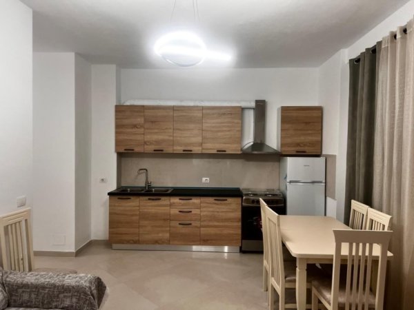Tirane, jepet me qera apartament 2+1+Ballkon Kati 2, 90 m² 550 € (Astir)