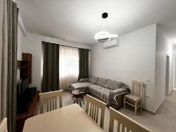 Tirane, jepet me qera apartament 2+1+Ballkon Kati 2, 90 m² 550 € (Astir)