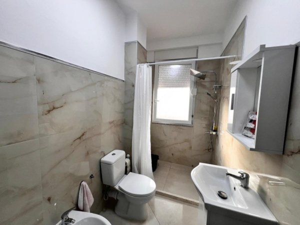 Tirane, jepet me qera apartament 2+1+Ballkon Kati 2, 90 m² 550 € (Astir)