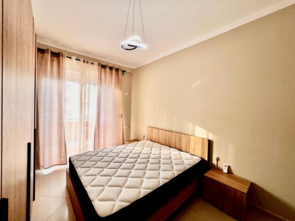 Tirane, jepet me qera apartament 2+1+Ballkon Kati 2, 90 m² 550 € (Astir)