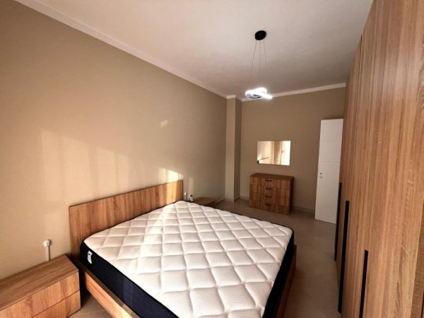 Tirane, jepet me qera apartament 2+1+Ballkon Kati 2, 90 m² 550 € (Astir)