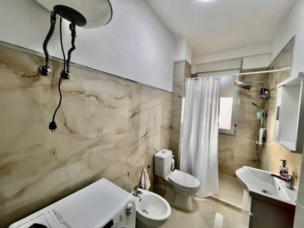 Tirane, jepet me qera apartament 2+1+Ballkon Kati 2, 90 m² 550 € (Astir)