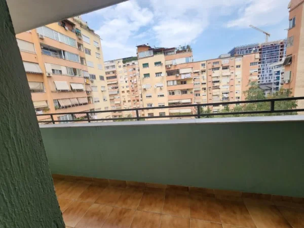 Tirane, shes apartament 2+1+Ballkon Kati 7, 124 m² (komuna e parisit)