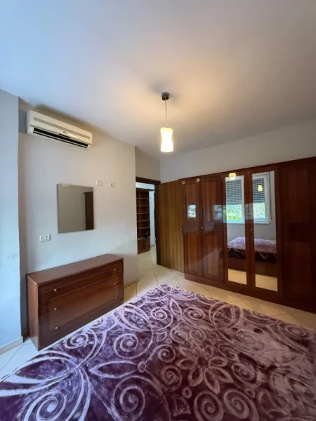 Tirane, jepet me qera apartament 1+1 Kati 1, 90 m² 600 € (Selvia)