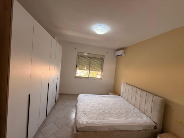Durres, jepet me qera apartament 1+1 Kati 6, 400 € 