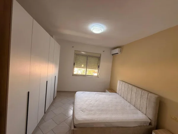 Durres, jepet me qera apartament 1+1 Kati 6, 400 € 