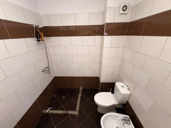 Durres, jepet me qera apartament 1+1 Kati 6, 400 € 