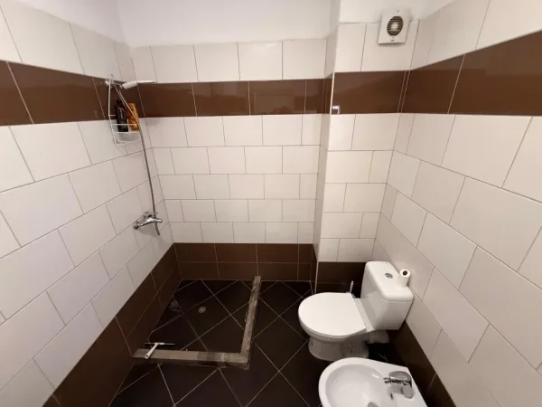 Durres, jepet me qera apartament 1+1 Kati 6, 400 € 