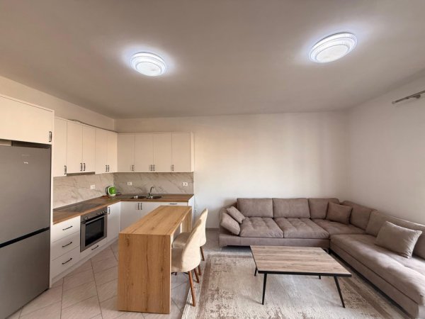 Durres, jepet me qera apartament 1+1 Kati 6, 400 € 