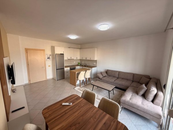 Durres, jepet me qera apartament 1+1 Kati 6, 400 € 