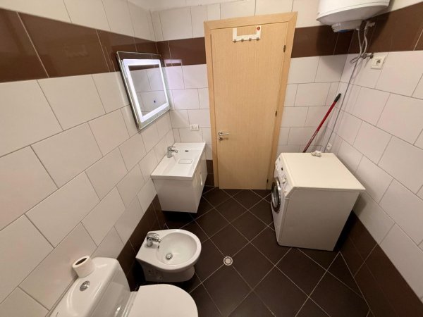Durres, jepet me qera apartament 1+1 Kati 6, 400 € 