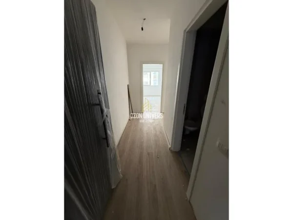 Tirane, shes apartament 1+1+Aneks+Ballkon Kati 5 - 76 m²/ 124.000 € (Laprakë)