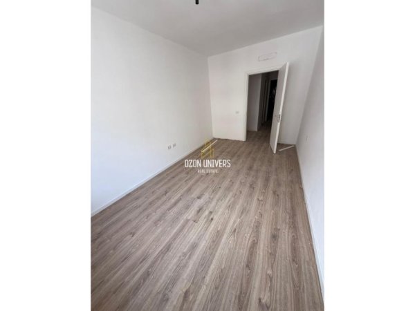 Tirane, shes apartament 1+1+Aneks+Ballkon Kati 5 - 76 m²/ 124.000 € (Laprakë)