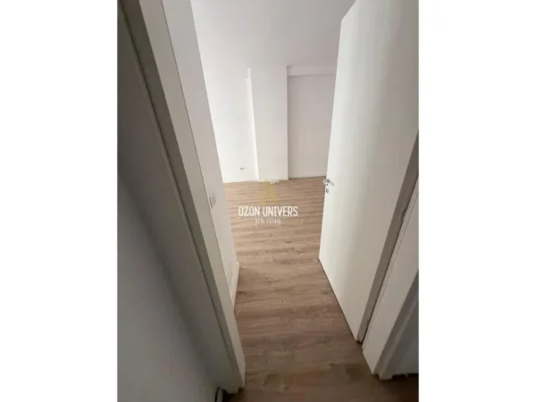 Tirane, shes apartament 1+1+Aneks+Ballkon Kati 5 - 76 m²/ 124.000 € (Laprakë)