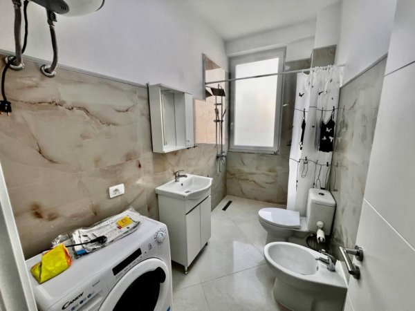 Tirane, jepet me qera apartament 1+1+Ballkon Kati 3, 67 m² 450 € (Astir)