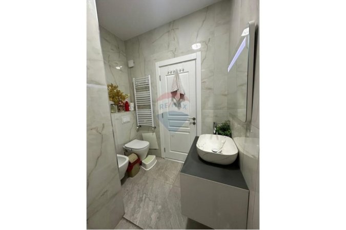 Tirane, jepet me qera apartament 2+1+Ballkon , 106 m² 700 € 