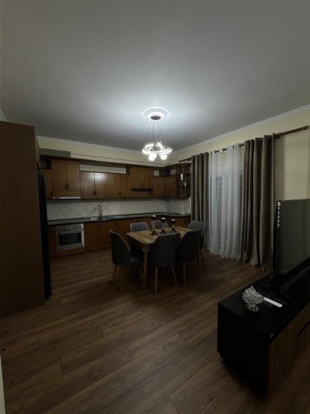 Tirane, jepet me qera apartament 2+1 Kati 4, 135 m² 600 € (marie kraja)