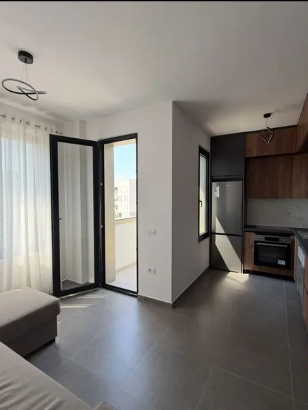 Tirane, jepet me qera apartament 1+1+Ballkon Kati 5, 60 m² 650 € (21 dhjetori)