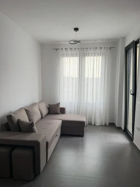 Tirane, jepet me qera apartament 1+1+Ballkon Kati 5, 60 m² 650 € (21 dhjetori)