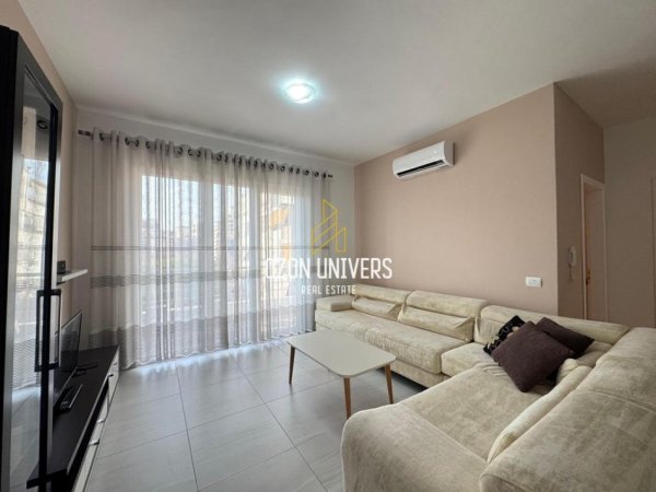 Tirane, jepet me qera apartament 1+1+Ballkon Kati 4, 70 m² 600 € (Pazari i Ri, pranë Qendrës Linkoln)