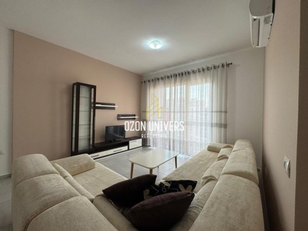 Tirane, jepet me qera apartament 1+1+Ballkon Kati 4, 70 m² 600 € (Pazari i Ri, pranë Qendrës Linkoln)