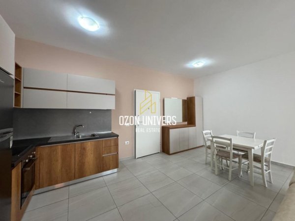 Tirane, jepet me qera apartament 1+1+Ballkon Kati 4, 70 m² 600 € (Pazari i Ri, pranë Qendrës Linkoln)