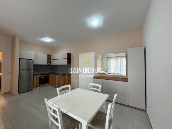 Tirane, jepet me qera apartament 1+1+Ballkon Kati 4, 70 m² 600 € (Pazari i Ri, pranë Qendrës Linkoln)