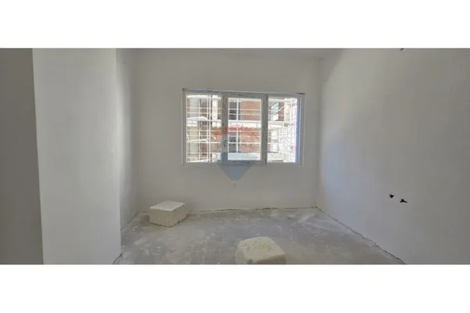 Tirane, shitet apartament 2+1+Ballkon , 115 m² 126.148 € 