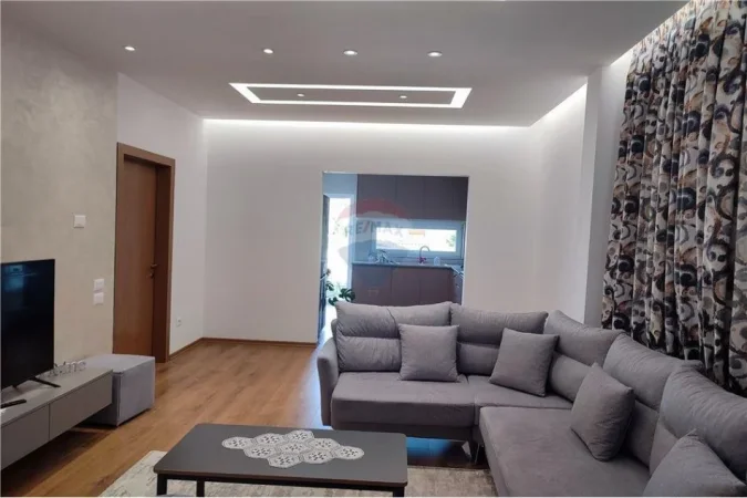 Tirane, shitet shtepi 3+1 , 120 m² 