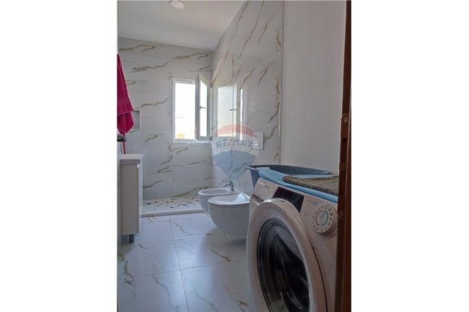 Tirane, shitet shtepi 3+1 , 120 m² 