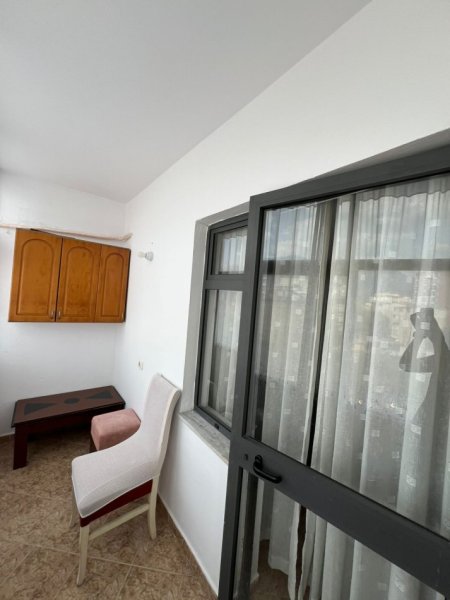 Tirane, jepet me qera apartament 3+1+Ballkon Kati 4, 120 m² 650 € (Rruga e Dibres)