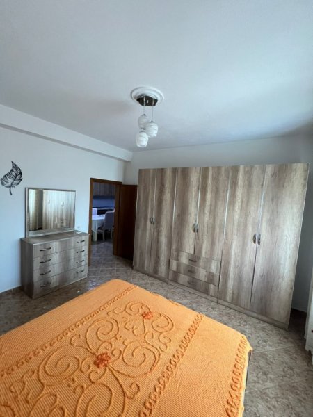 Tirane, jepet me qera apartament 3+1+Ballkon Kati 4, 120 m² 650 € (Rruga e Dibres)