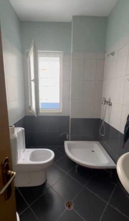 jepet me qera apartament 2+1 , 106 m² 500 € (Astir)