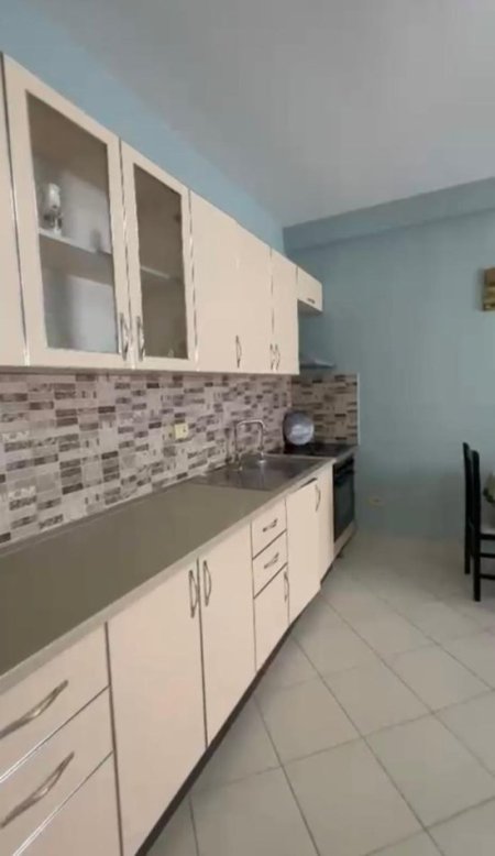 jepet me qera apartament 2+1 , 106 m² 500 € (Astir)
