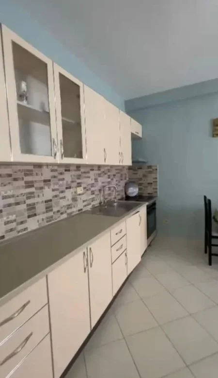 jepet me qera apartament 2+1 , 106 m² 500 € (Astir)