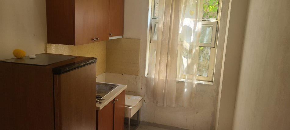 Tirane, jepet me qera apartament 1+1 Kati 2, 50 m² 260 € (Ali Demi)