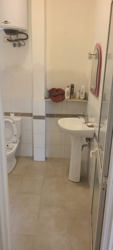 Tirane, jepet me qera apartament 1+1 Kati 2, 50 m² 260 € (Ali Demi)