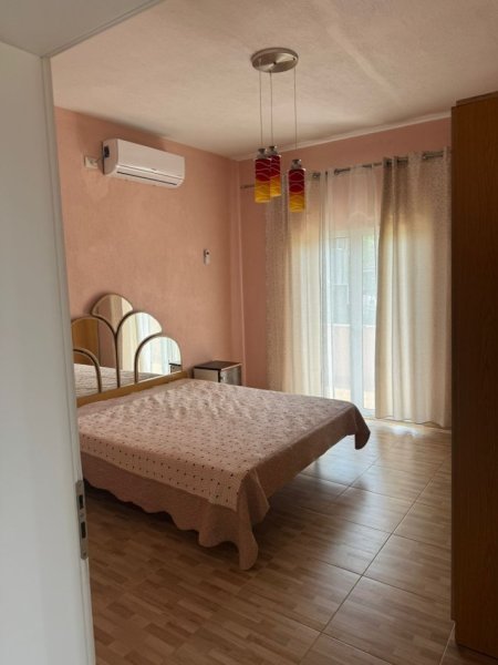 Tirane, jepet me qera Vile 2+1+Ballkon Kati 2, 150 m² 470 € (Rruga Neco Muko)