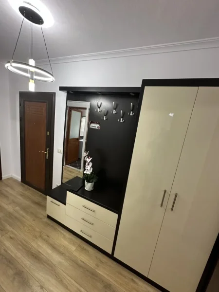 Tirane, shitet apartament 2+1+Ballkon Kati 4, 101 m² 145.000 € (Rruga e Qelqit)