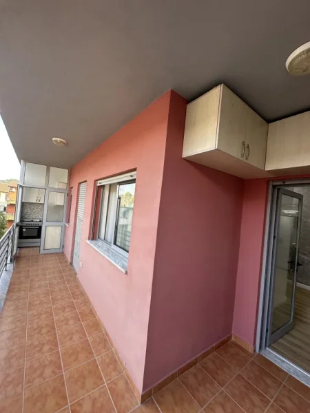 Tirane, shitet apartament 2+1+Ballkon Kati 4, 101 m² 145.000 € (Rruga e Qelqit)