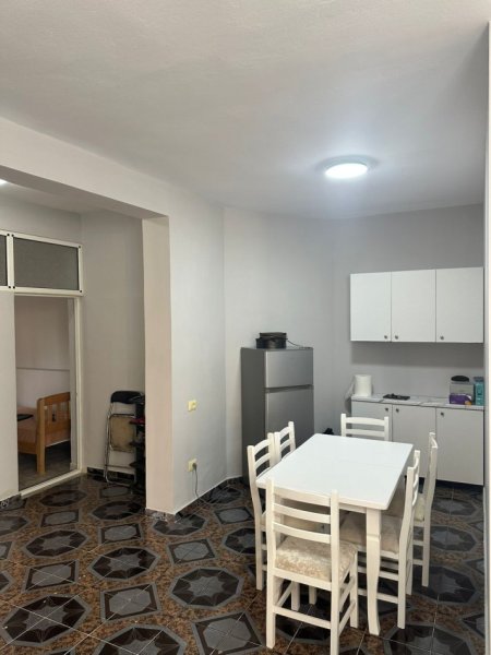 Tirane, jepet me qera apartament 2+1 Kati 1, 100 m² 550 € (Ish Parku i Autobusave)