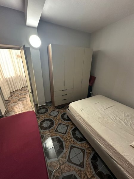 Tirane, jepet me qera apartament 2+1 Kati 1, 100 m² 550 € (Ish Parku i Autobusave)