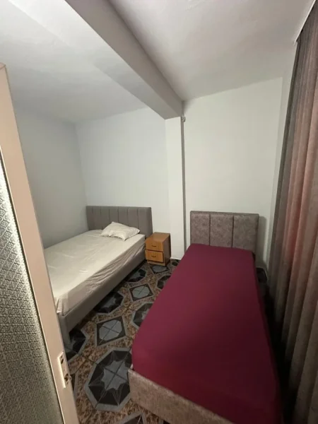 Tirane, jepet me qera apartament 2+1 Kati 1, 100 m² 550 € (Ish Parku i Autobusave)