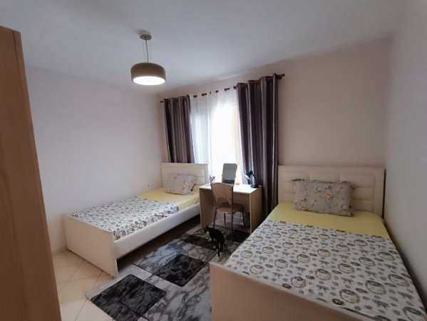 Tirane, shitet apartament 2+1+Ballkon Kati 2, 97 m² 130.000 € (Rruga Mahmut Allushi)